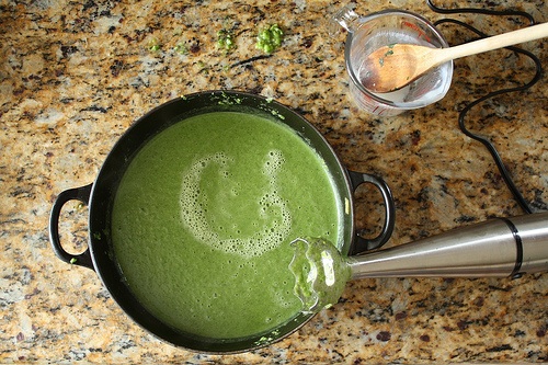 Mexican green pea soup